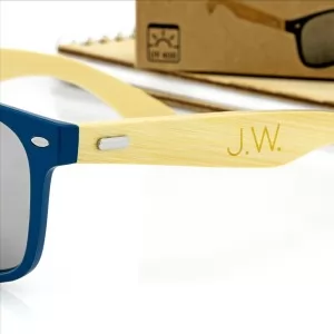 niebieskie okulary przeciwsłoneczne z grawerem personalizacji na prezent dla chłopaka na walentynki