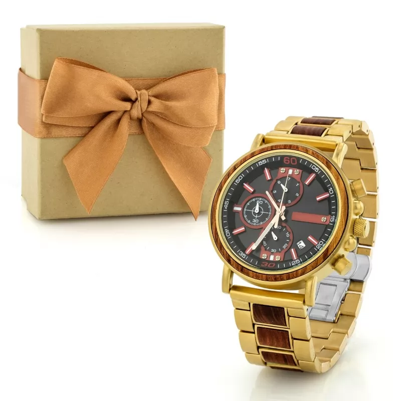 pudełko prezentowe i drewniany zegarek na prezent dla dziadka