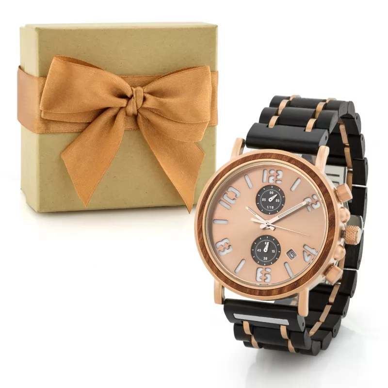 pudełko prezentowe i drewniany zegarek na prezent dla męża
