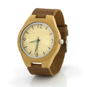 drewniany zegarek na prezent dla narzeczonego na walentynki
