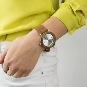 elegancki drewniany zegarek na rękę na prezent dla niej na urodziny 