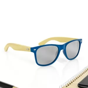 niebieskie okulary przeciwsłoneczne na prezent dla narzeczonego na walentynki