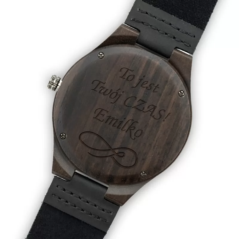 grawer dedykacji na drewnianym zegarku na prezent dla córki