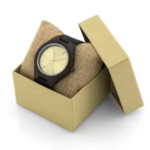 drewniany zegarek na poduszeczce w pudełku prezentowym na prezent dla ukochanej na walentynki