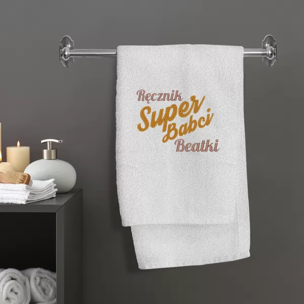 Ręcznik z haftem (70 x 140 cm) - Superaśna na prezent dla babci