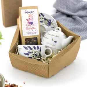 zestaw herbaciany w koszu kartonowym na dzień mamy
