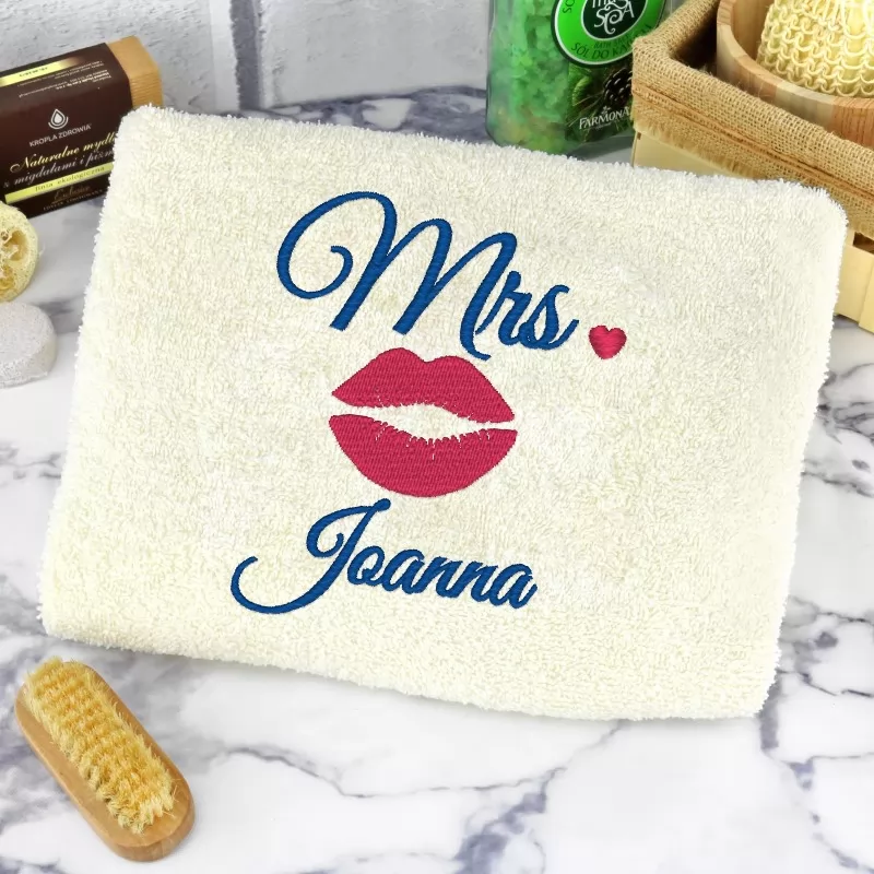 ręcznik z haftem personalizacji na upominek dla niej