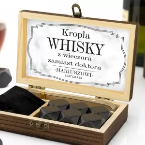 szkatułka z kamieniami do whisky z nadrukiem dedykacji