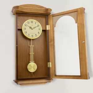 zegar drewniany z wahadłem