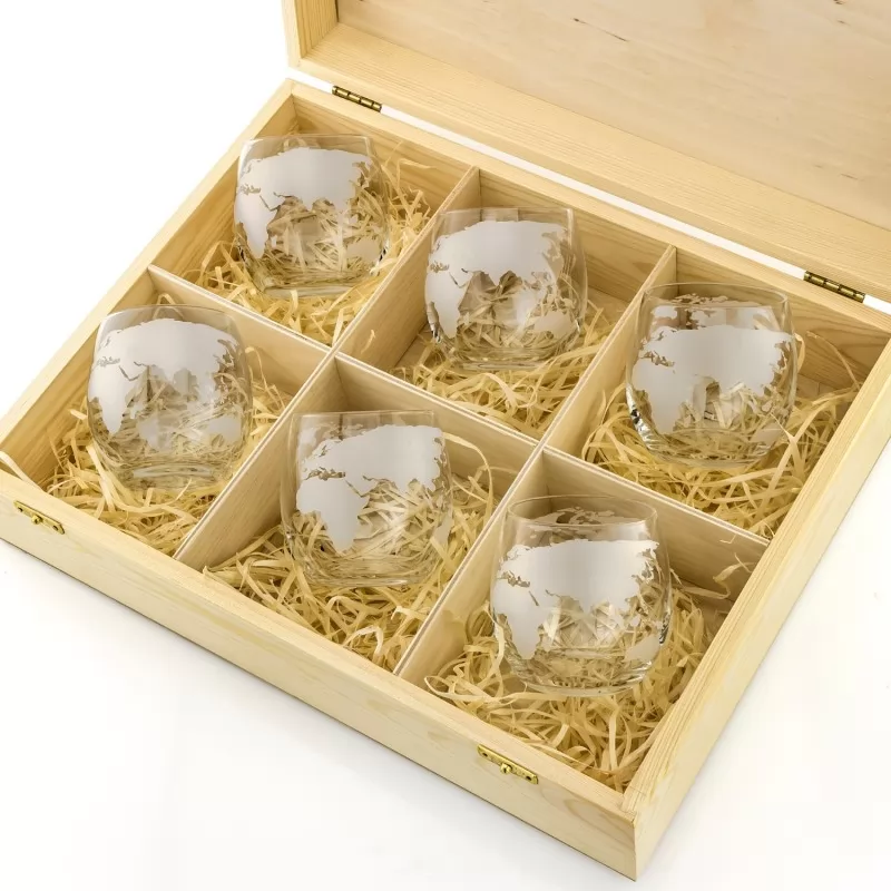 Szklanki do whisky zapakowane w drewniane pudełko