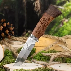 nóż myśliwski z drewnianą rękojeścią na prezent dla myśliwego