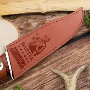 nóż z grawerem imienia na etui na prezent dla żołnierza