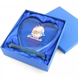 statuetka serce szklane na pamiątkę chrztu dla dziewczynki pakowane w etui