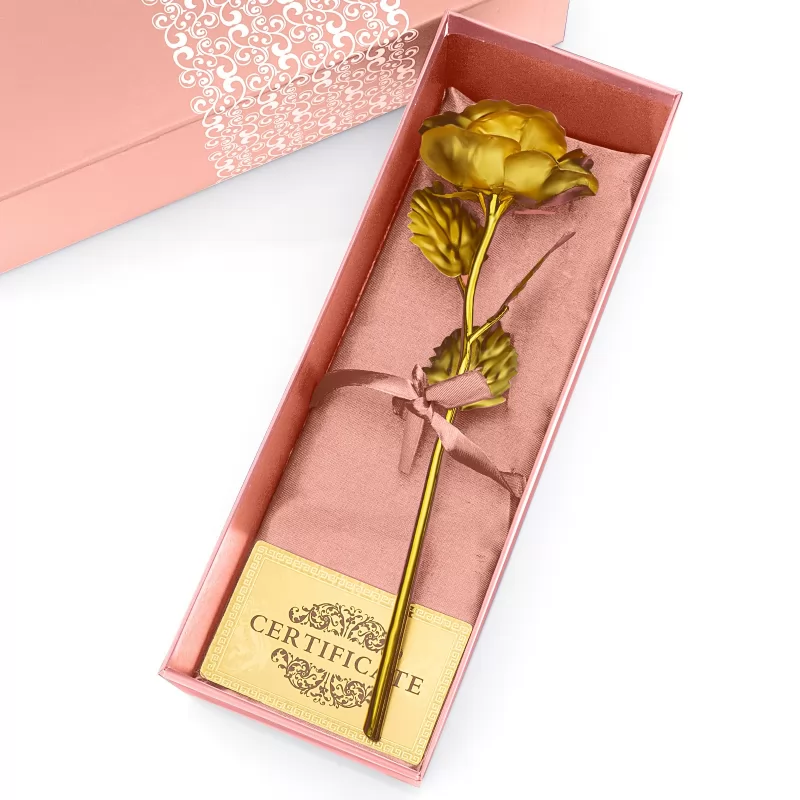 złota róża w pudełku
