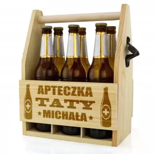 drewniana skrzynka na piwo z grawerem imienia dla taty