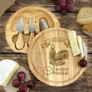 drewniana deska do serów  z nożami, z grawerem imienia dla taty