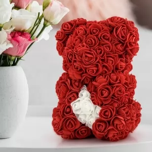 prezent dla zakochanych miś z czerwonych róż