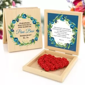 pudełko z sercem z róż - prezent dla nauczycielki 