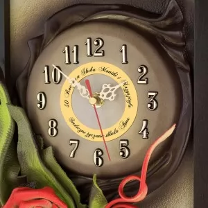 zegar na obrazie ze skóry na 50 rocznicę ślubu 