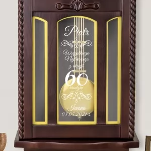 zegar wiszący drewniany na 60 z grawerem życzeń 