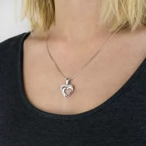 srebrny łańcuszek z zawieszką serce dla kobiety