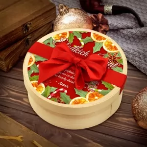 drewniane pudełko ze słodyczami na prezent na święta