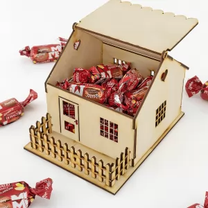 personalizowany drewniany domek na słodycze