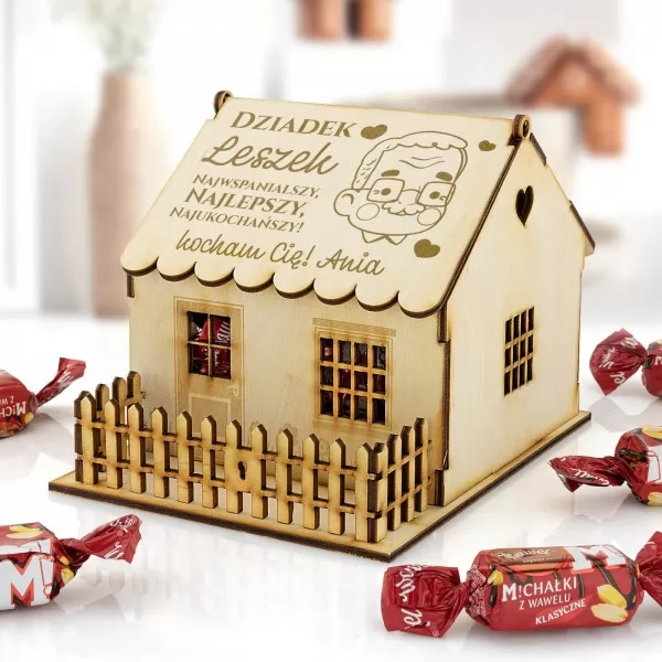 Drewniany domek ze słodyczami dla dziadka - Najukochańszy