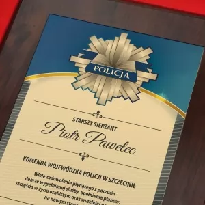 personalizowany certyfikat w etui z dedykacją dla policjanta