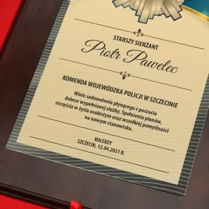 elegancki certyfikat z okazji awansu dla policjanta