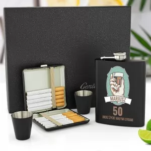 personalizowany zestaw z piersiówką i papierośnicą na 50 urodziny dla niego