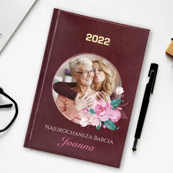 Kalendarz na 2023 z nadrukiem zdjęcia dla babci - Więź pokoleń