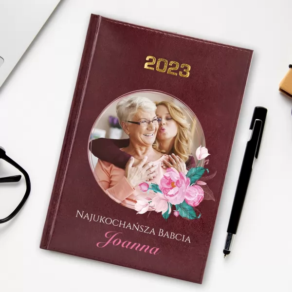 Kalendarz na 2023 z nadrukiem zdjęcia dla babci - Więź pokoleń