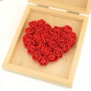drewniana szkatułka z sercem z róż na walentynki dla niej