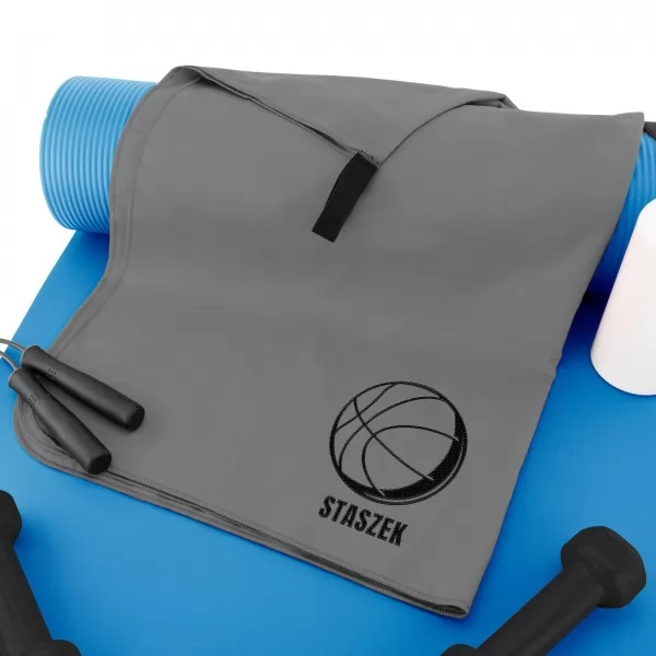 Ręcznik z mikrofibry z haftem dla koszykarza - Gracz