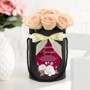 flower box z różowymi różami dla mamy na dzień kobiet