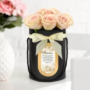 flower box z różowymi kwiatami 