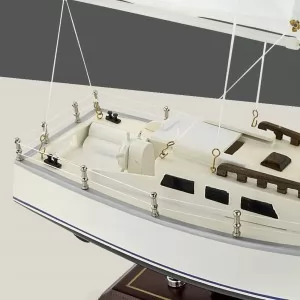 model luksusowego jachtu morskiego