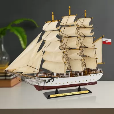 Model statku Dar Pomorza (53x42,5 cm) z grawerem na jubileusz firmy - Żagle
