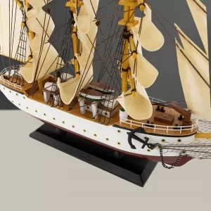 luksusowy model statku żeglarskiego
