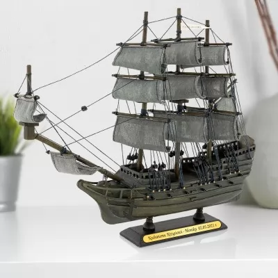 Model statku Latający Holender (35x30 cm) z grawerem dla niego - Legenda