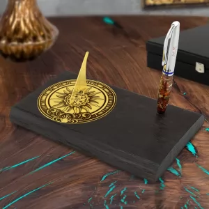 zegar słoneczny na biurko i długopis z grawerem