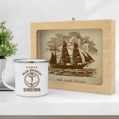 Kubek emaliowany i ramka z obrazkiem dla żeglarza - Morskie przygody