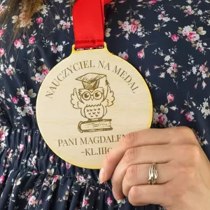 drewniany medal z personalizacją