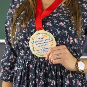 medal z nadrukiem na dzień nauczyciela