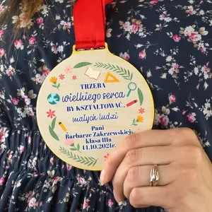 drewniany medal z nadrukiem