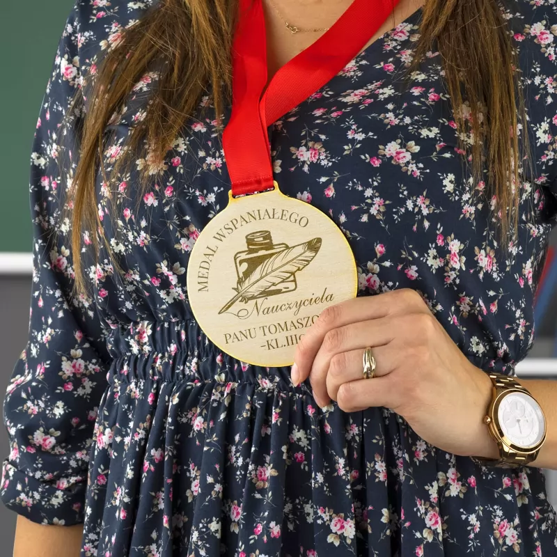 medal z grawerem dla nauczyciela