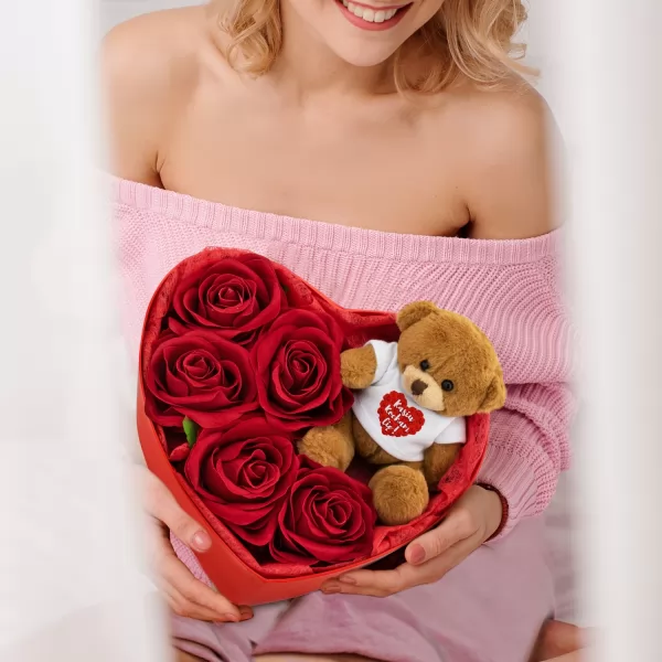 Flower box ze sztucznymi różami i miś na dzień kobiet - Kocham Cię! 