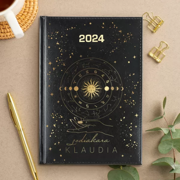 Kalendarz 2024 z nadrukiem znaków zodiaku - Zodiakara
