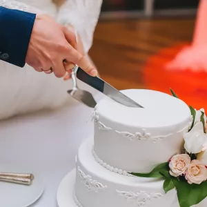 łopatka i nóż do krojenia ciasta